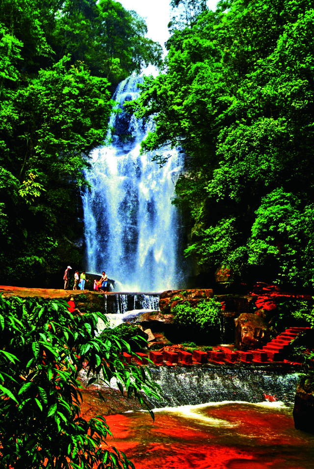 莲台瀑布1.jpg 莲台瀑布1.jpg